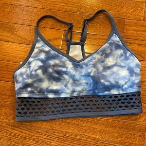 VS/pink sports bra size medium